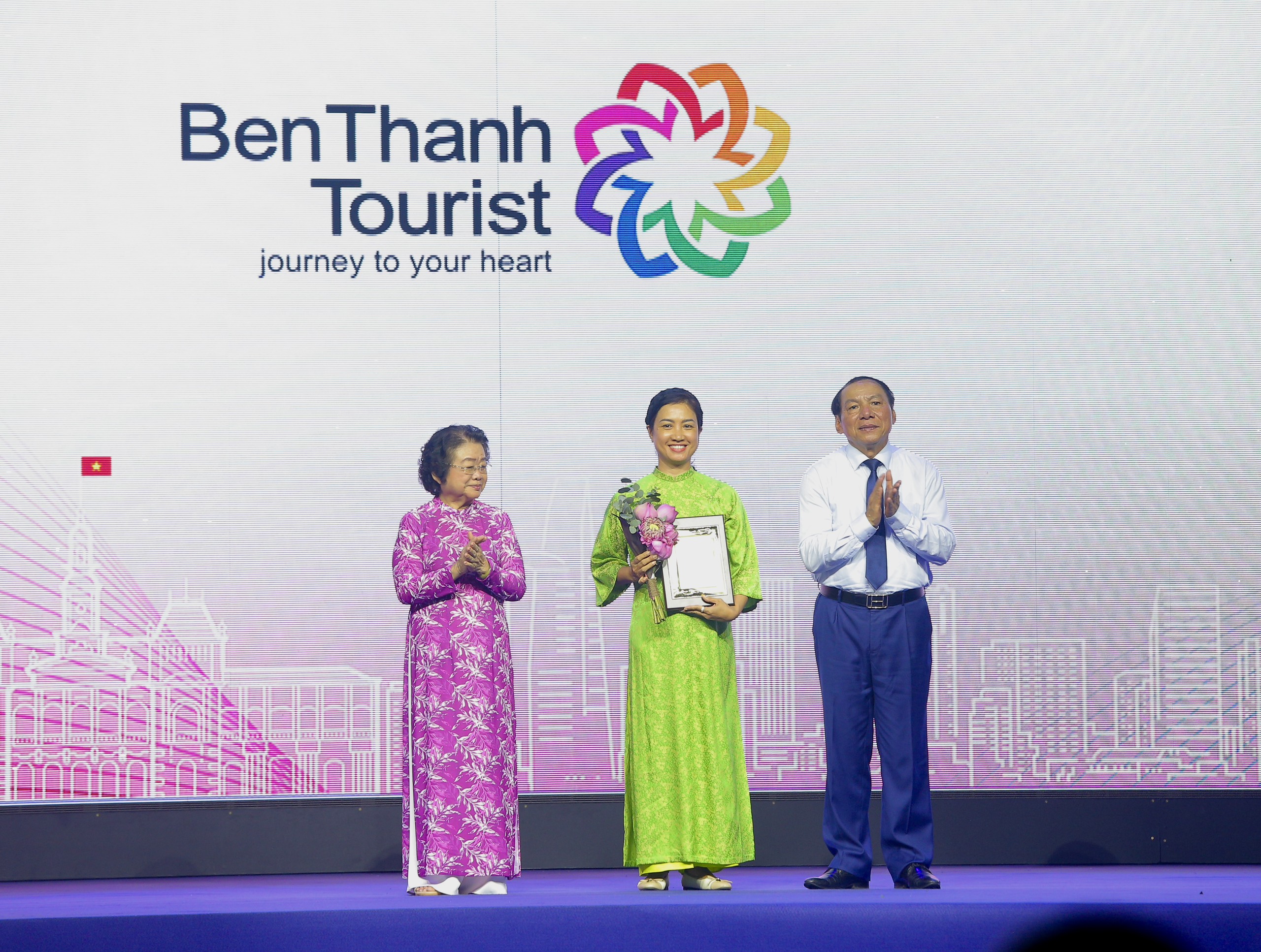 BENTHANH TOURIST ĐẠT GIẢI “DOANH NGHIỆP DU LỊCH HÀNG ĐẦU” CỦA TPHCM.